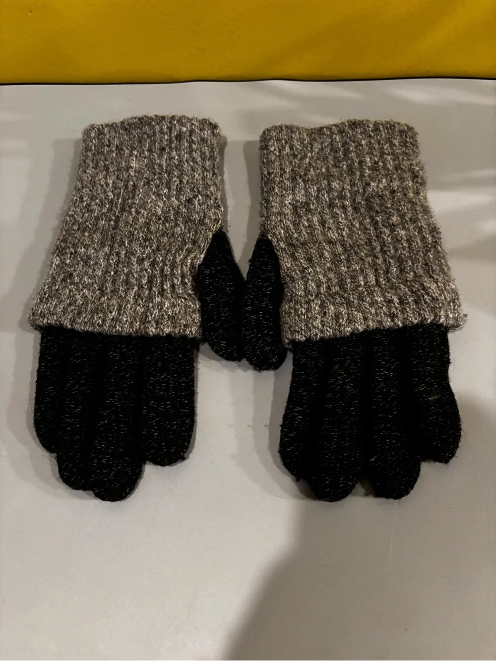 Women’s Two-Tone Knit Convertible Gloves – Gray and Black